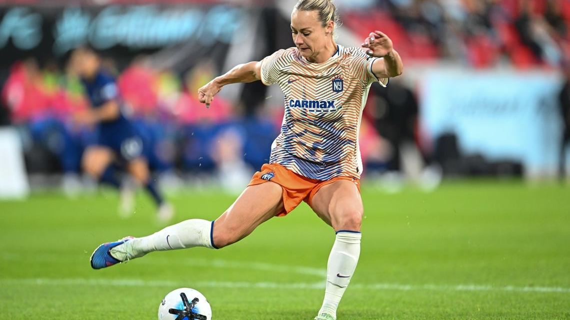 Gotham M Jaelin Howell signs extension through '28