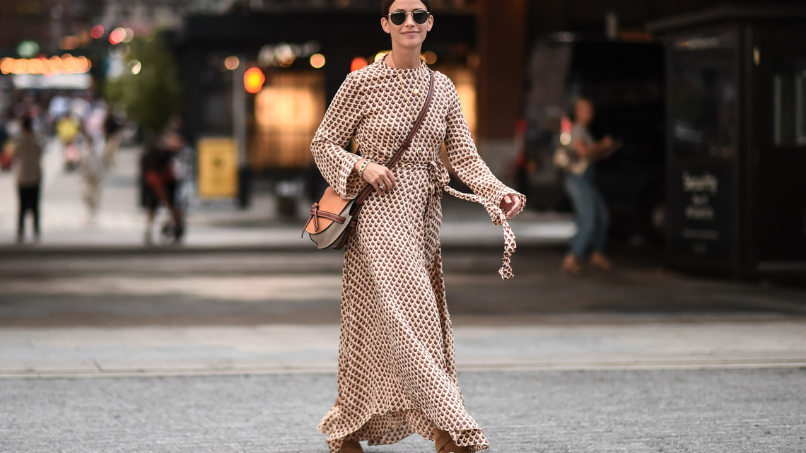 21 Slimming Fall Maxi Dresses That Hide the Tummy While Looking Expensive 
