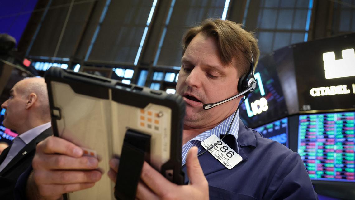 Stocks fall, oil rallies as Middle East peace hopes fade 