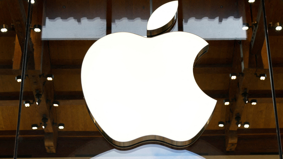 FILE PHOTO: View of an Apple logo at an Apple store in Paris, France, April 23, 2025. REUTERS/Abdul Saboor/File Photo