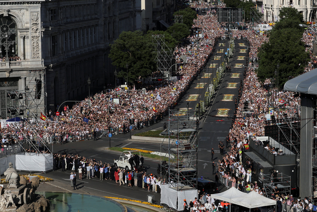 Pope Leo XIV arrives to celebrate Holy Mass at Plaza de Cibeles, during his apostolic journey in Madrid, Spain, June 7, 2026. REUTERS/Mohammed Salem