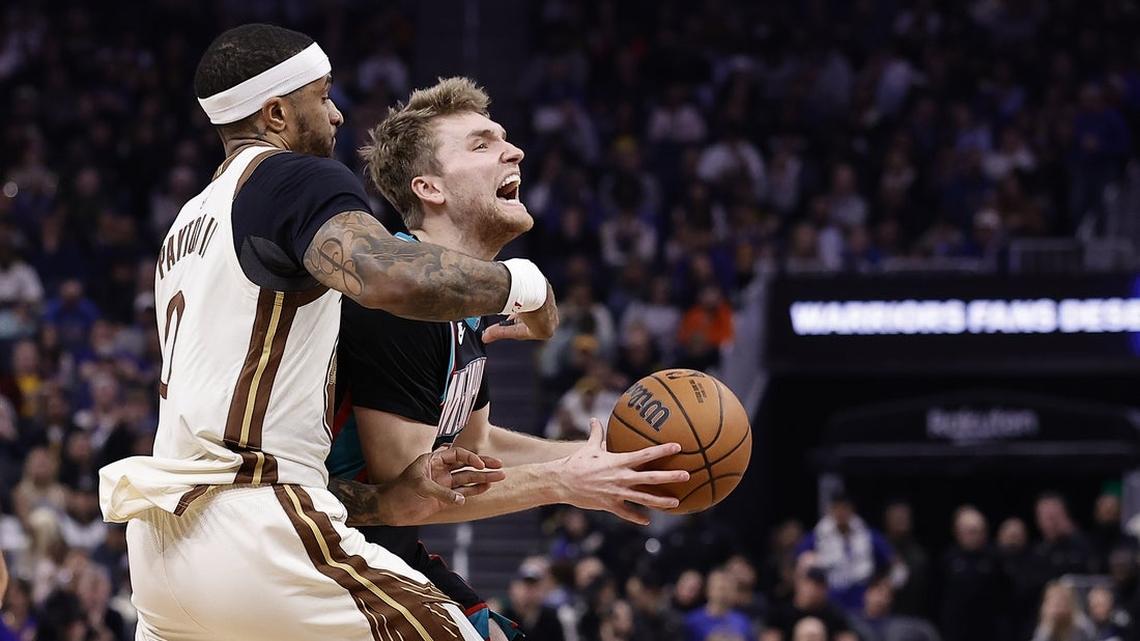 Warriors rally late, stun Grizzlies in battle of short-handed teams 