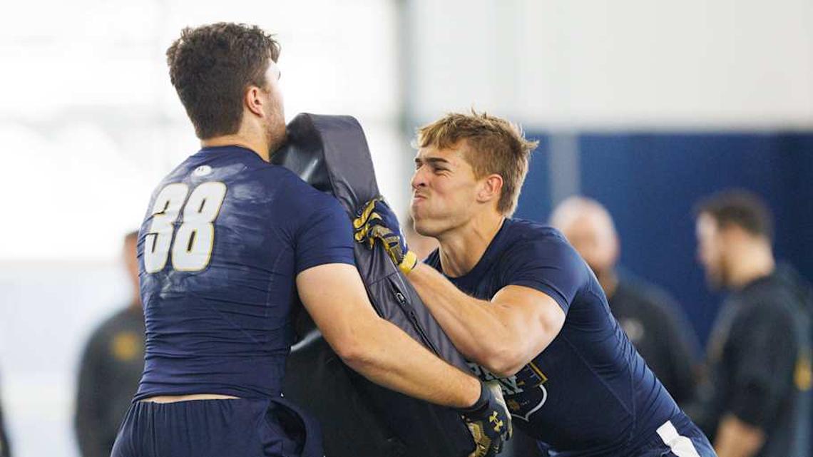  Tight end Eli Raridon, right, during Notre Dame football's Pro Day at Irish Athletic Center on Tuesday, March 24, 2026, in South Bend. | MICHAEL CLUBB/SOUTH BEND TRIBUNE / USA TODAY NETWORK via Imagn Images 