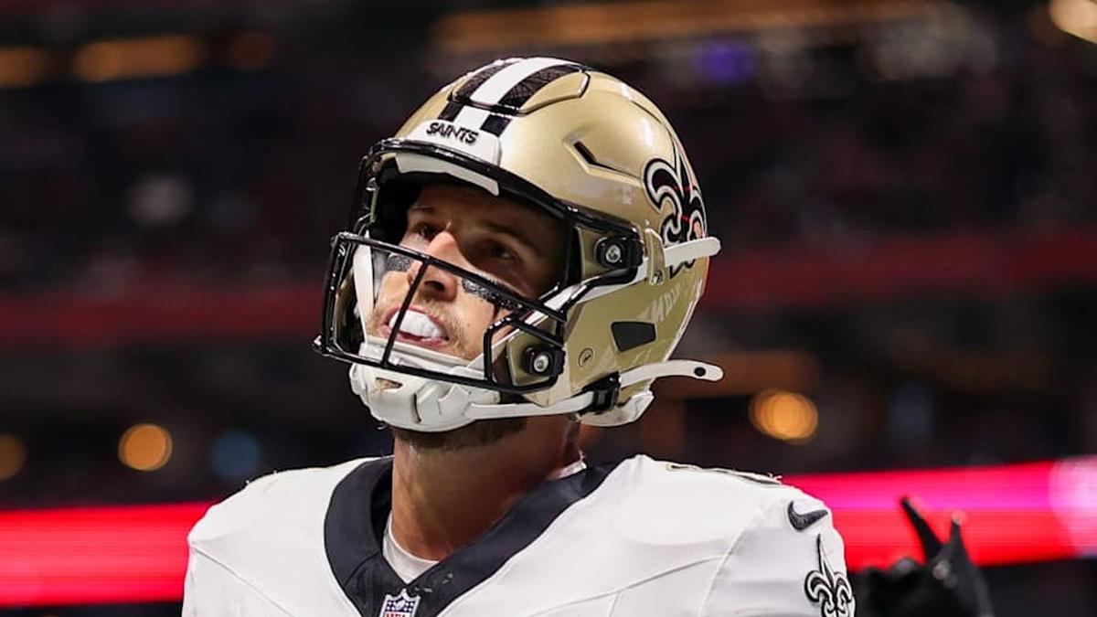  Jan 4, 2026; Atlanta, Georgia, USA; New Orleans Saints quarterback Tyler Shough (6) celebrates after a touchdown against the Atlanta Falcons in the second quarter at Mercedes-Benz Stadium. Mandatory Credit: Brett Davis-Imagn Images | Brett Davis-Imagn Images 