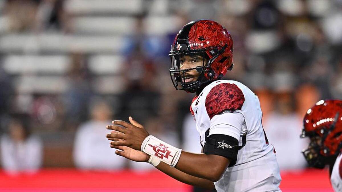  Sep 6, 2025; Pullman, Washington, USA; San Diego State Aztecs quarterback Jayden Denegal (4). | James Snook-Imagn Images 