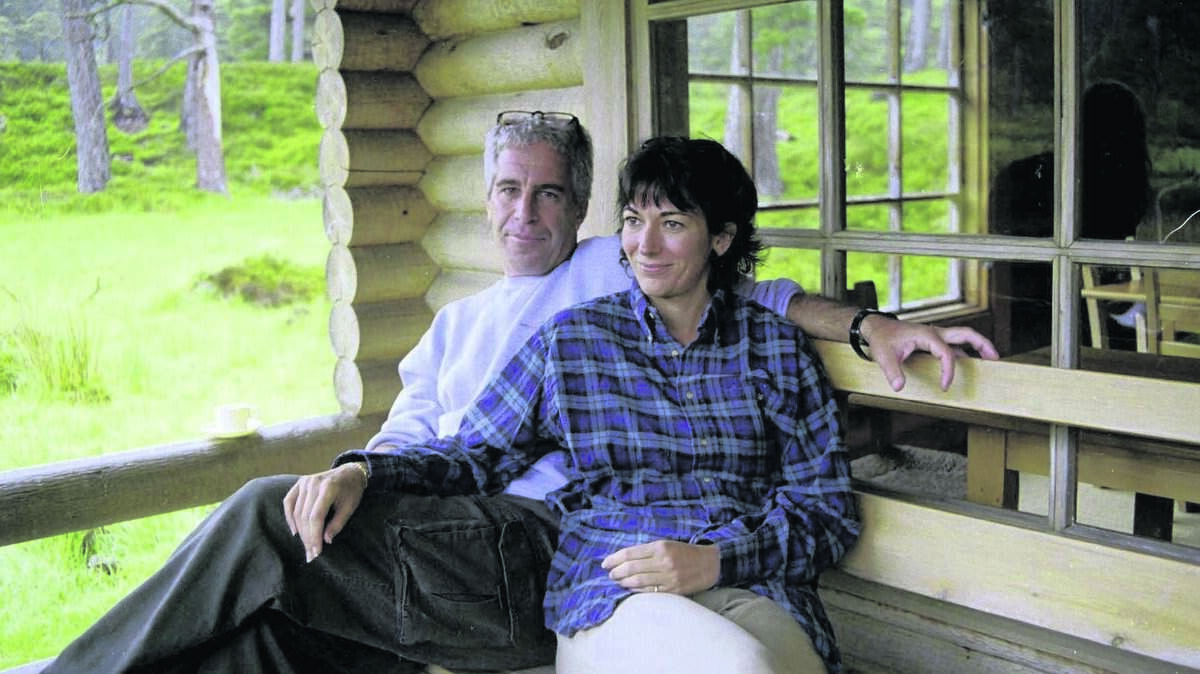 A photo of Jeffrey Epstein and Ghislaine Maxwell, presented by prosecutors during Maxwell’s 2021 trial for her role in conspiring with Epstein to sexually abuse minors.