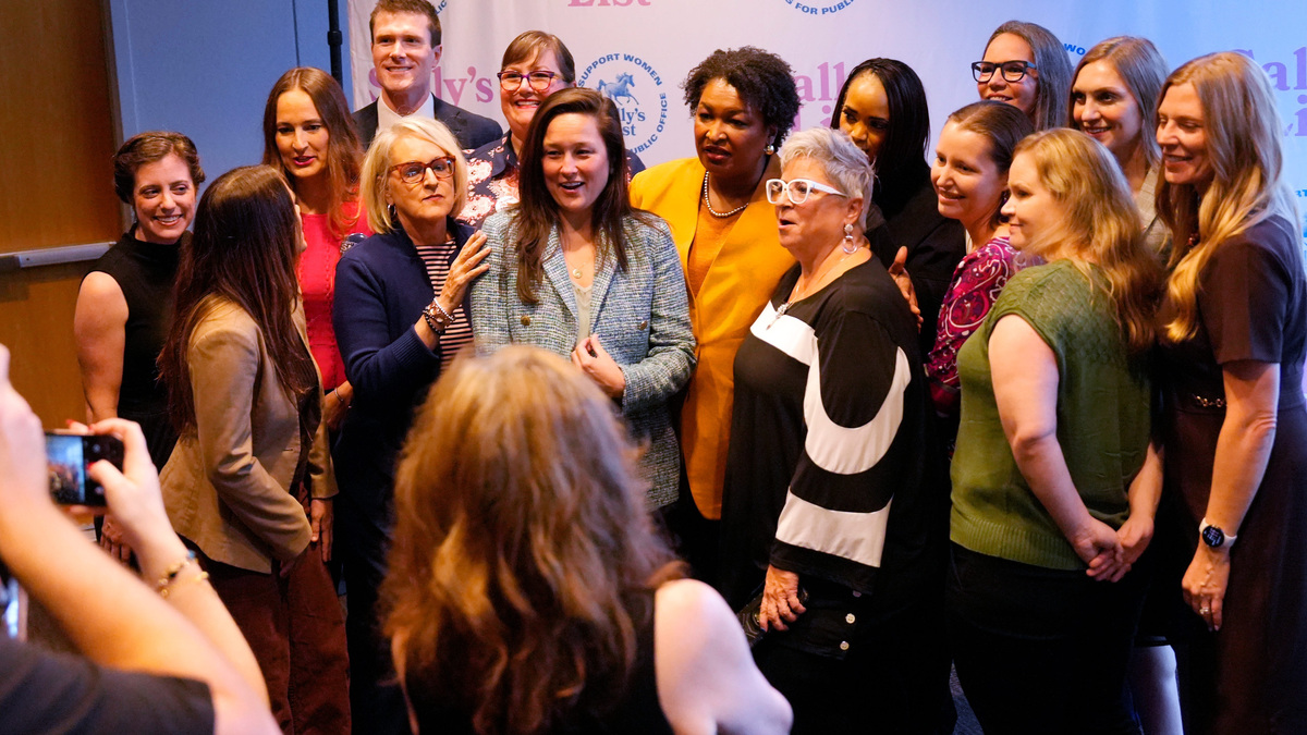 Stacey Abrams speaks at OKC luncheon, rallies behind Cyndi Munson 