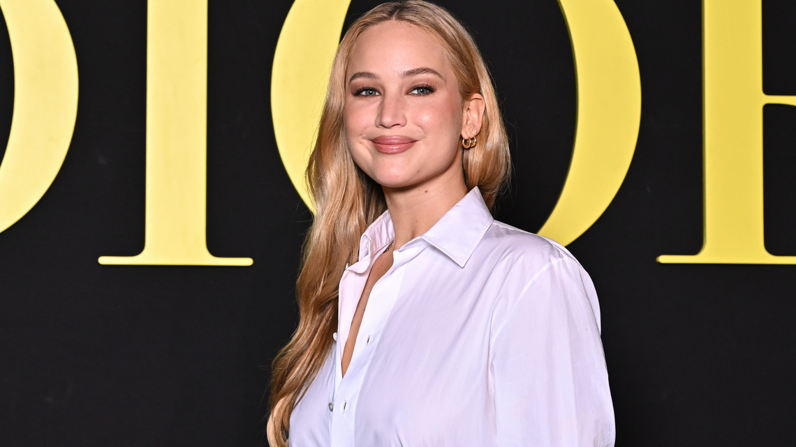 Jennifer Lawrence Swapped Sneakers for These Comfy Fall Flats - The $18 Look 