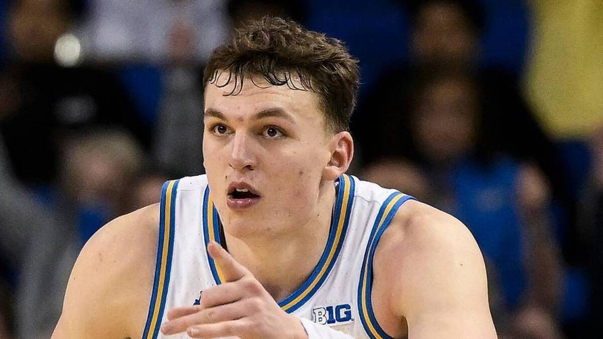 Mar 3, 2026; Los Angeles, California, USA; UCLA Bruins forward Tyler Bilodeau (34) points to teammates after hitting a 3-point jumpshot during the second half at Pauley Pavilion presented by Wescom Financial. Mandatory Credit: Robert Hanashiro-Imagn Images | Robert Hanashiro-Imagn Images 