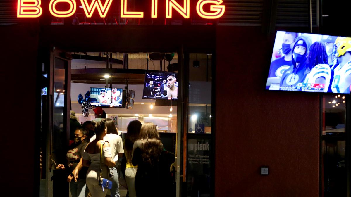 Customers walk in and out of the Plank bowling venue in Jack London Square in Oakland in 2020. (Ray Chavez/Bay Area News Group)