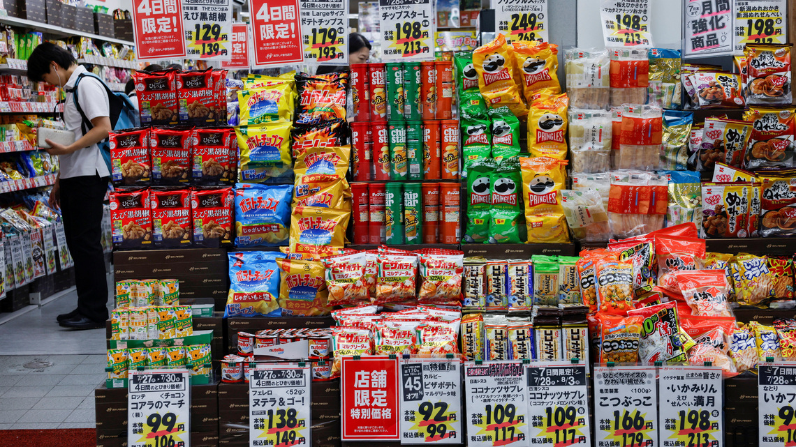 Japan posts first current account deficit in nearly 1-1/2 years 