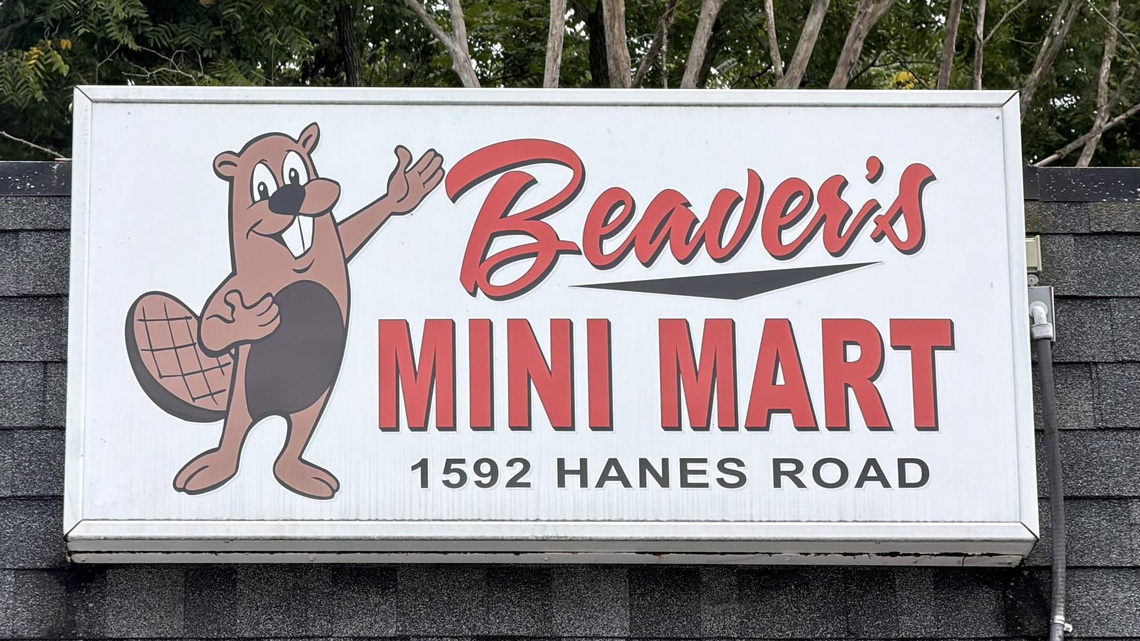 Mini mart sued by Buc-ee's receives support with merch 