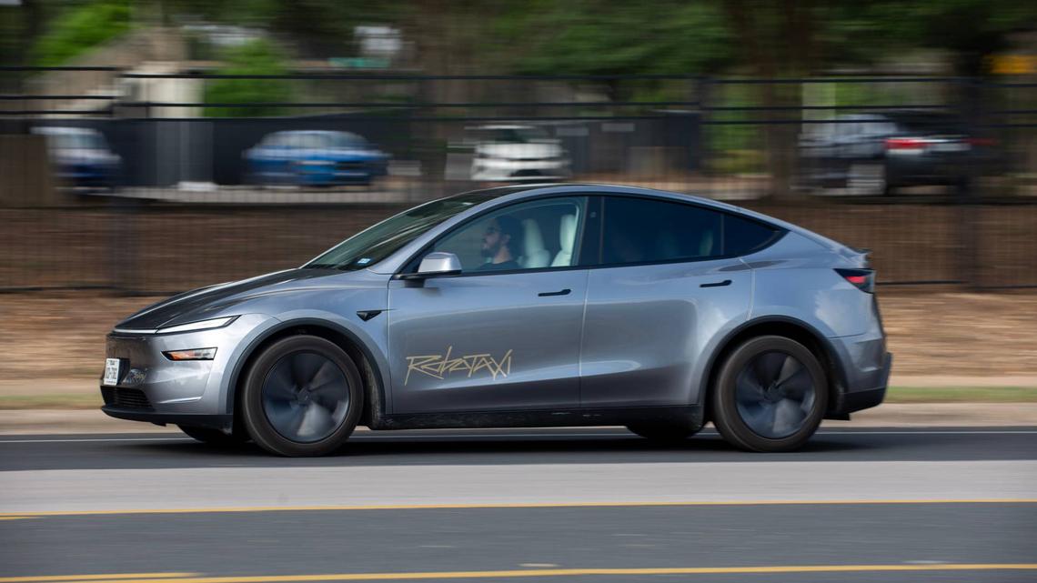 Former Tesla AI data trainers deliver crucial message on robotaxis 