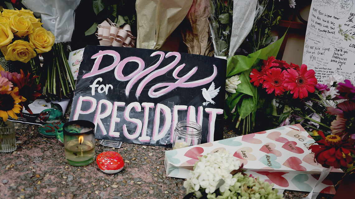 Commentary: No rising star today could stay neutral like Dolly Parton 