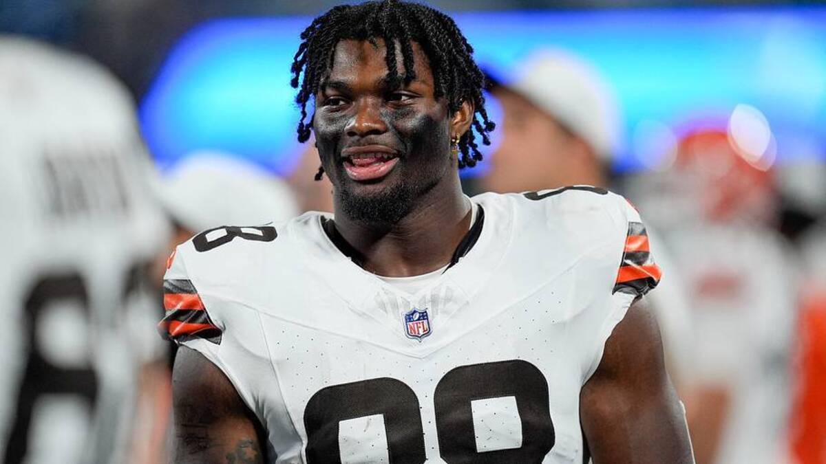  Cleveland Browns tight end Harold Fannin Jr. (88) on the sideline during the second half against the Carolina Panthers at Bank of America Stadium. | IMAGN IMAGES via Reuters Connect 