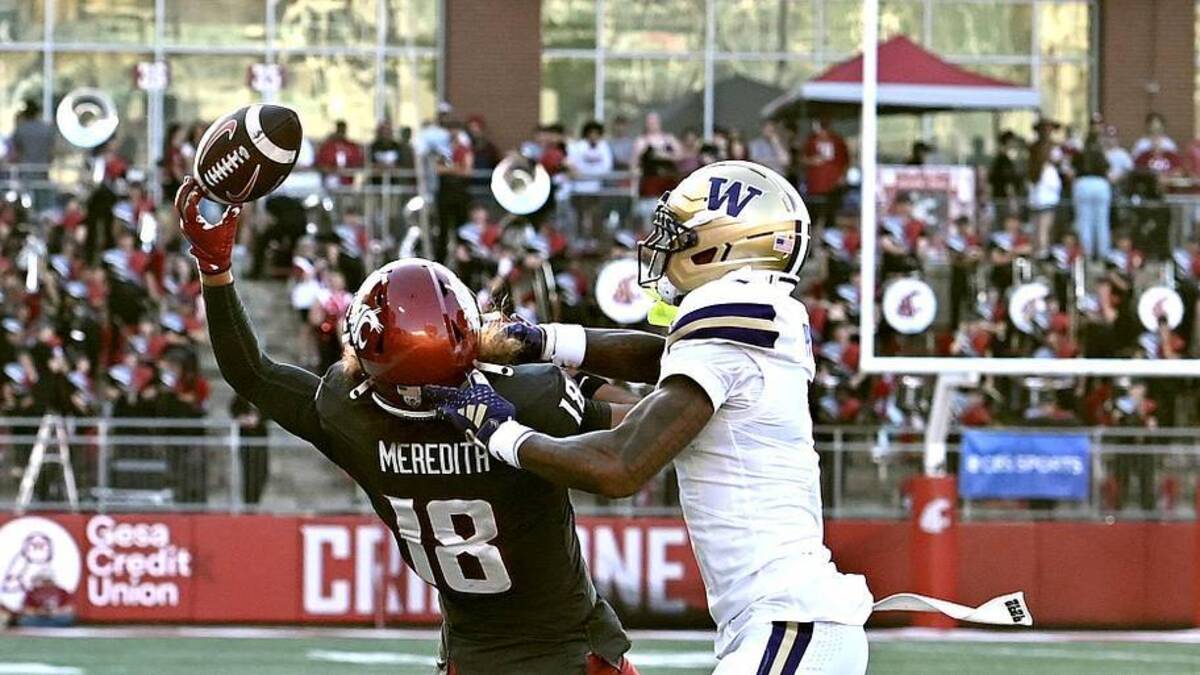  Sep 20, 2025; Pullman, Washington, USA; Washington Huskies linebacker Deven Bryant (17) forces an incomplete pass against Washington State Cougars wide receiver Joshua Meredith (18) in the first half of Apple Cup at Gesa Field at Martin Stadium. Mandatory Credit: James Snook-Imagn Images | James Snook-Imagn Images 