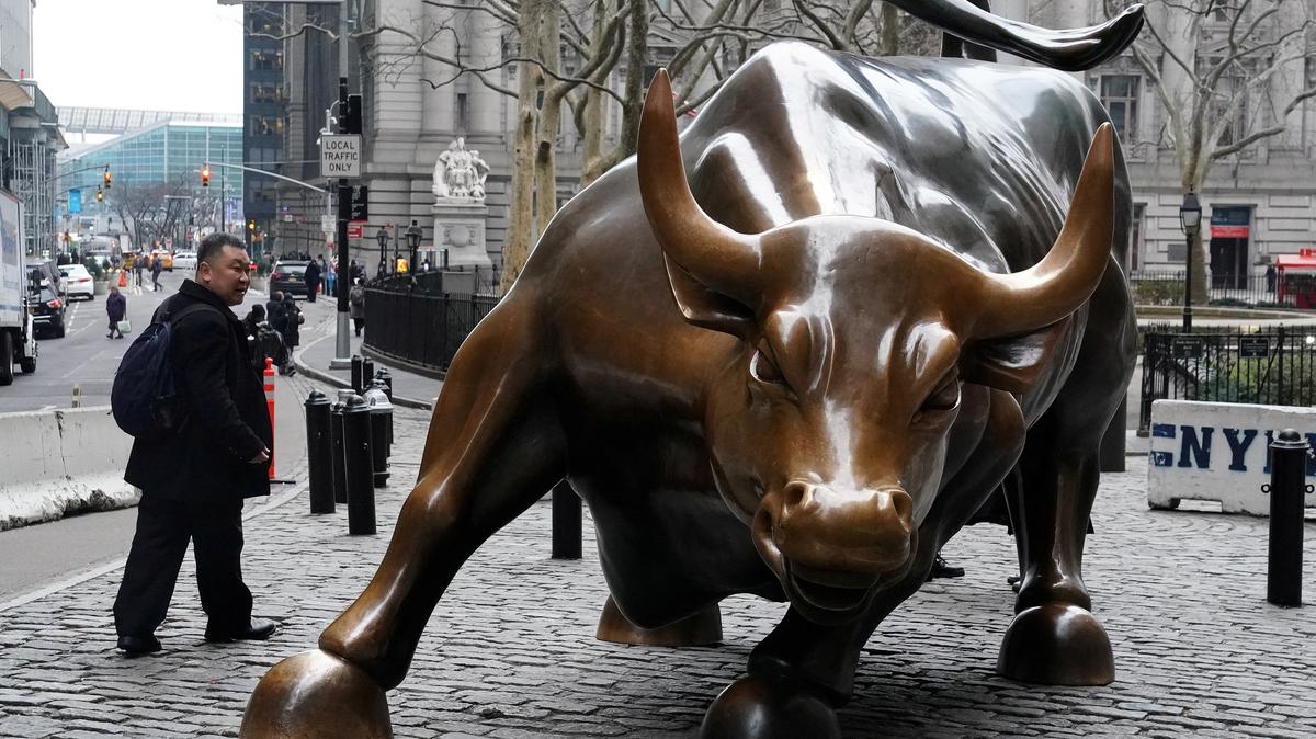 FILE PHOTO: The Charging Bull or Wall Street Bull is pictured in the Manhattan borough of New York City, New York, U.S., January 16, 2019. REUTERS/Carlo Allegri/File Photo