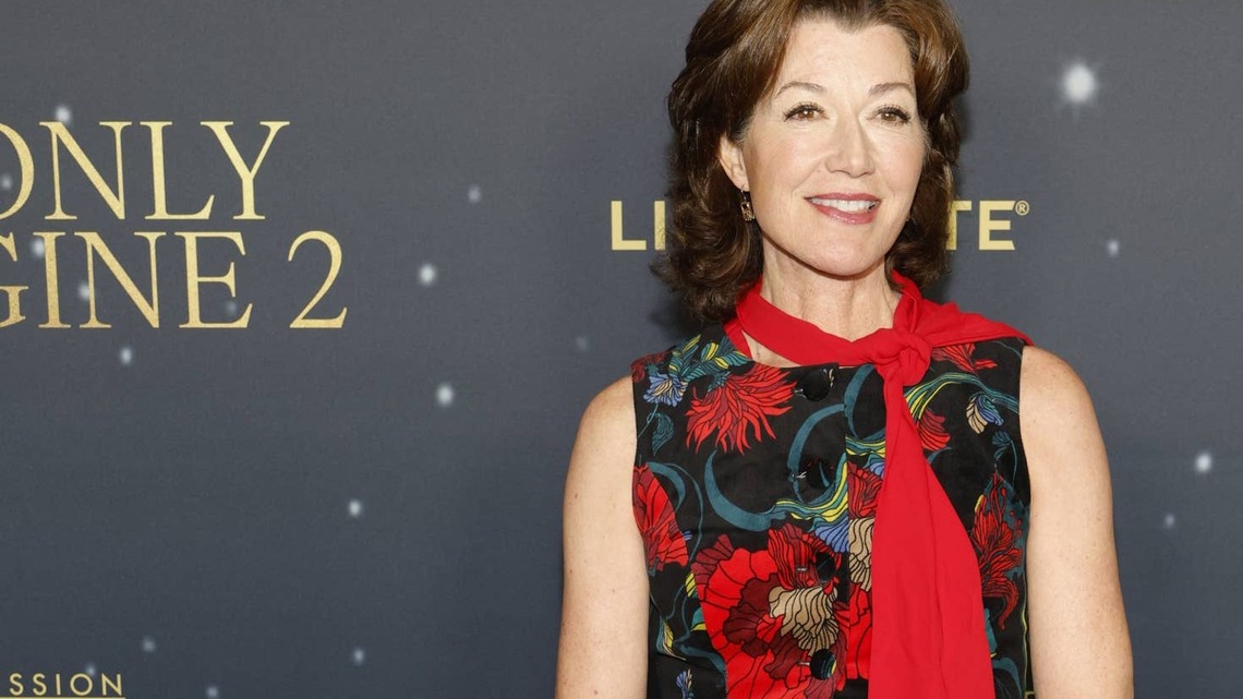 Amy Grant Says Meeting Vince Gill While They Were Both Married ‘Tilted My World': ‘I Fell in Love' 