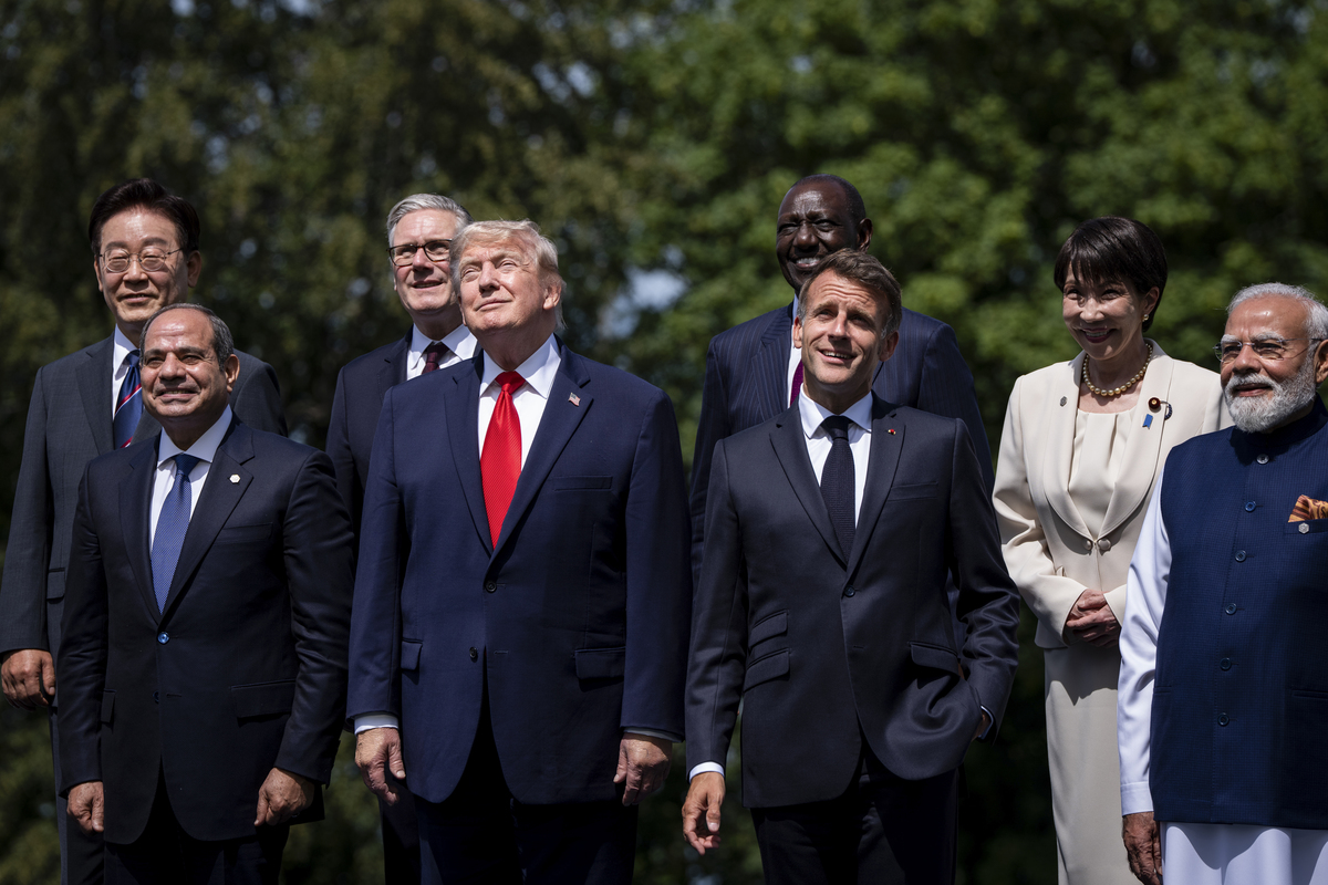 President Donald Trump, second from left, with other world leaders during an official photo at the G7 Summit in Evian-les-Bains, France, June 16, 2026. Front row from left: President Abdel-Fattah el-Sissi of Egypt, Trump, President Emmanuel Macron of France, and Prime Minister Narendra Modi of India. Back row from left: President Lee Jae Myung of South Korea, Prime Minister Keir Starmer of the United Kingdom, President William Ruto of Kenya, and Prime Minister Sanae Takaichi of Japan. (Haiyun Jiang/The New York Times)