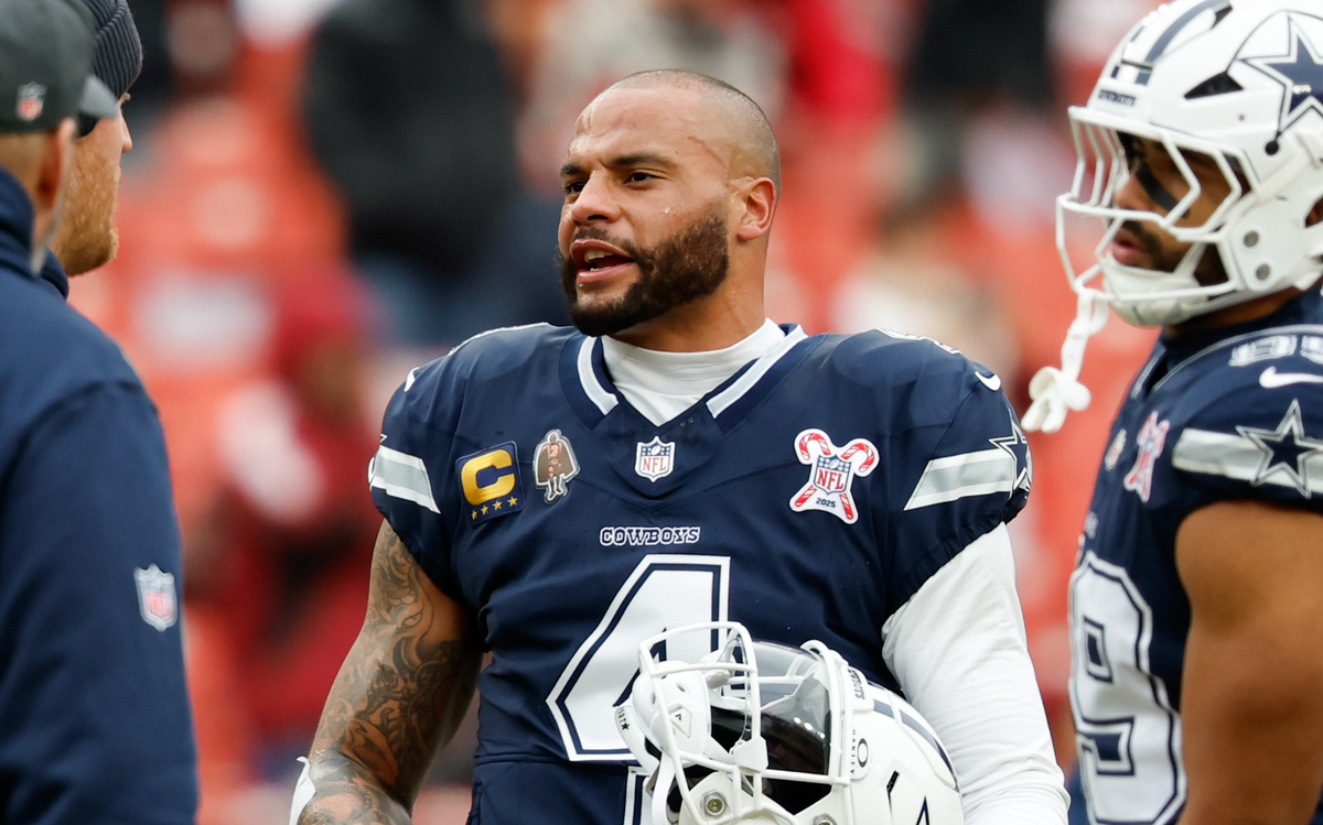  Dallas Cowboys quarterback Dak Prescott (4) looks on during warmups before the game against the Washington Commanders. Geoff Burke-Imagn Images
