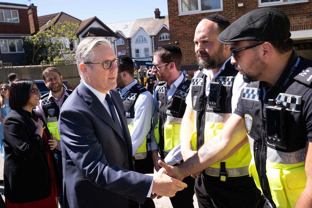 British Prime Minister Keir Starmer and British Home Secretary Shabana Mahmood meet first responders from Shomrim North West London during a visit to Golders Green, north west London, following a terror attack on Wednesday morning in which two men were stabbed, in London, Britain, April 30, 2026.    Stefan Rousseau/Pool via REUTERS