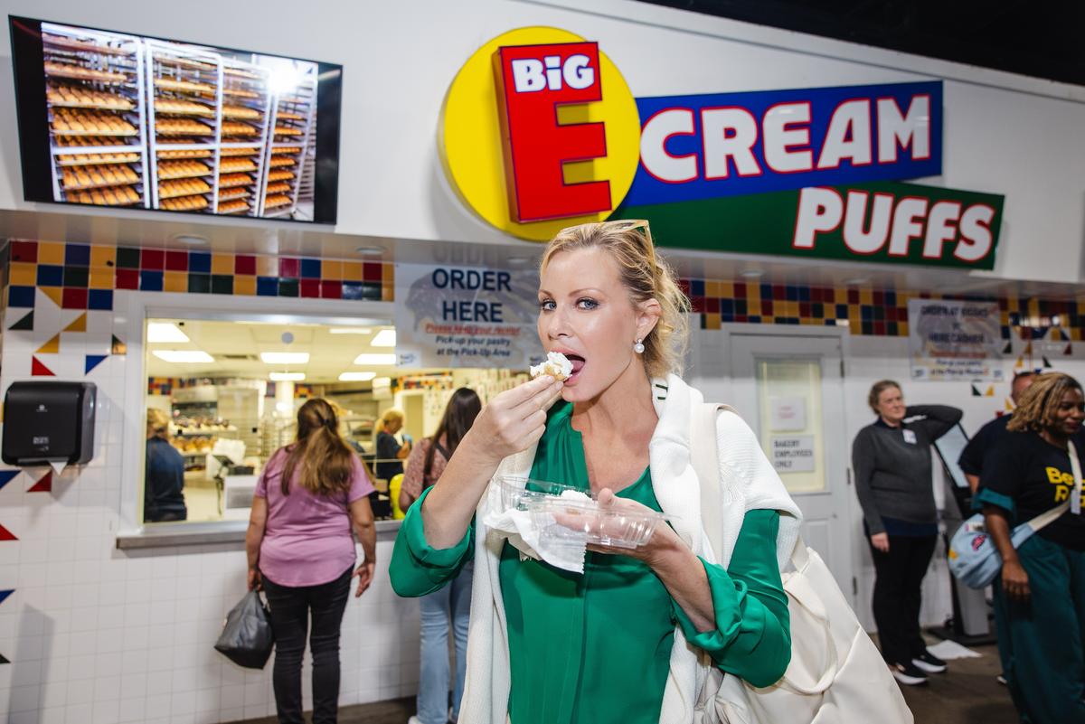 Sandra loves the Big ESandra Lee