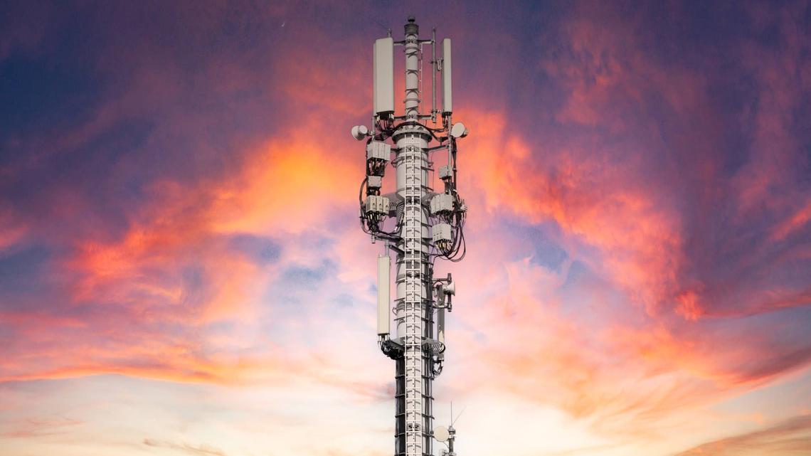 AT&T, T-Mobile and Verizon partner to expand satellite connection for customers 