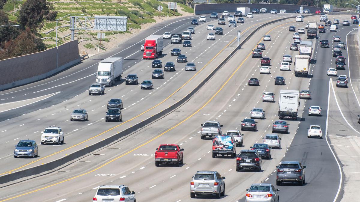 Traffic moves along the 5 Freeway north of Avenida Vista Hermosa in San Clemente, California. (Mark Rightmire/Orange County Register/SCNG/TNS)