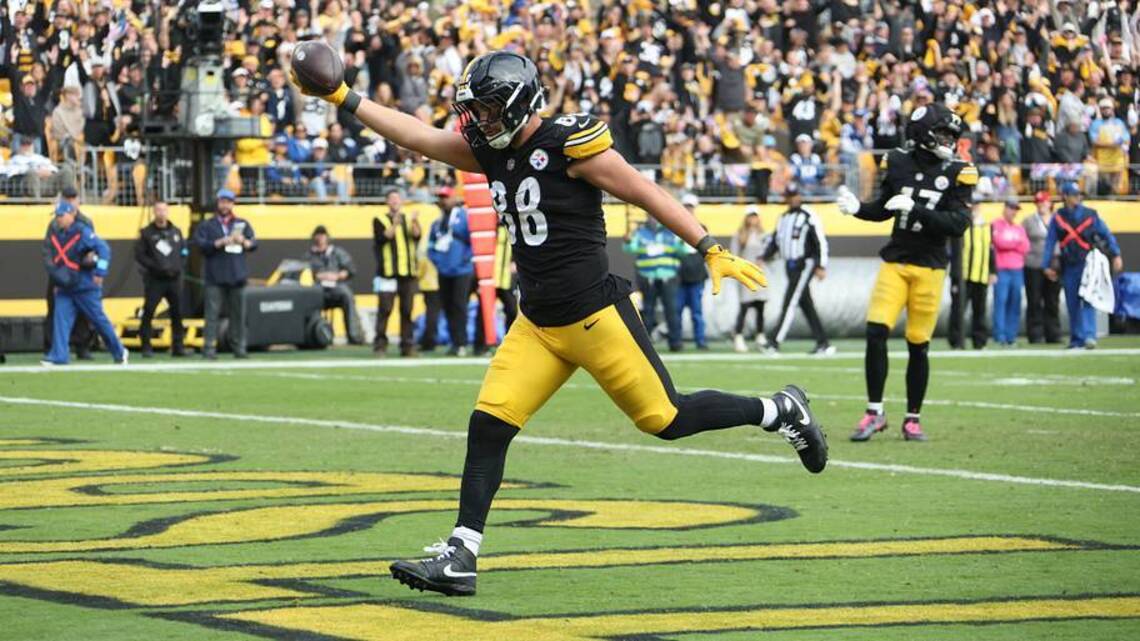 Fantasy Football Week 7 Waiver Wire Debate: Pat Freiermuth or Hunter Henry?