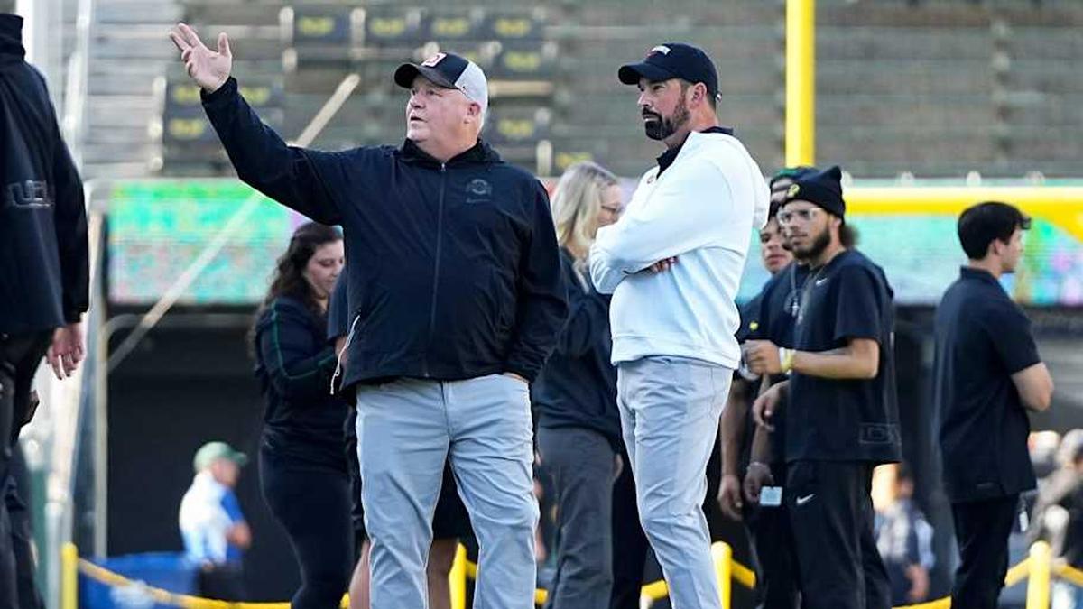 Chip Kelly and Ryan Day have a lengthy history, and Kelly served as Ohio State's offensive coordinator for its 2024 national title run. | Adam Cairns/Columbus Dispatch / USA TODAY NETWORK via Imagn Images 