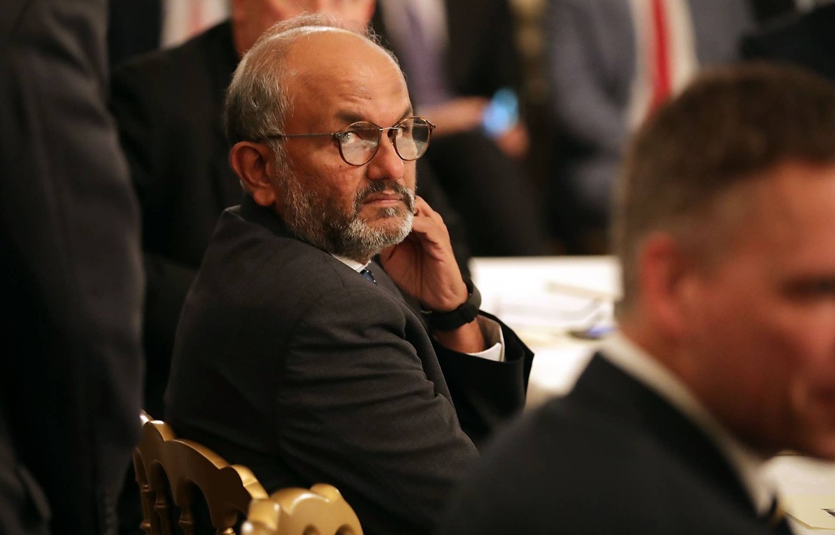  Adobe CEO Shantanu Narayen leans on his favorite tactic, giving away software to build a massive pool of users. 
