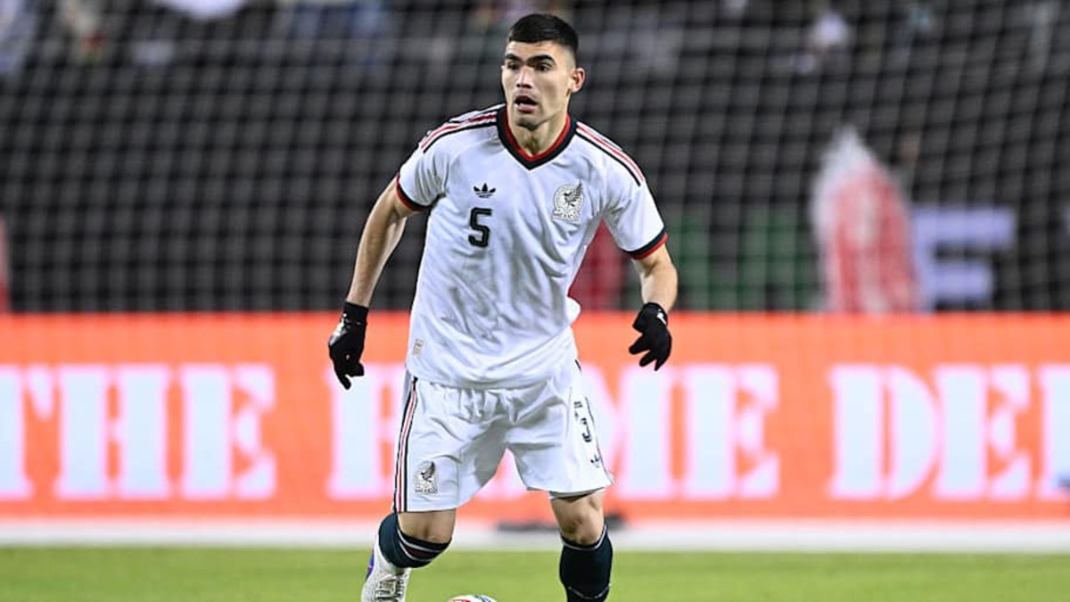  Johan Vásquez is an absolute force in the heart of Mexico's defense. | Daniel Bartel/Getty Images 