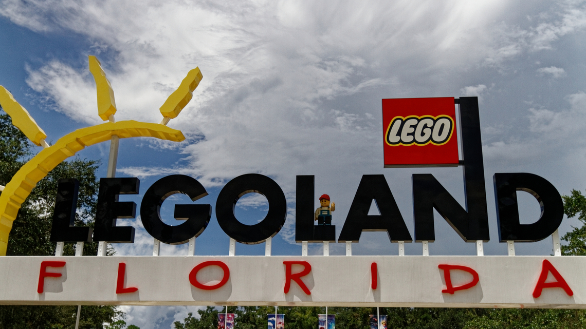 Christmas at Legoland: Lego Santa drone show, Rap Battle, Reindeer Refuel 