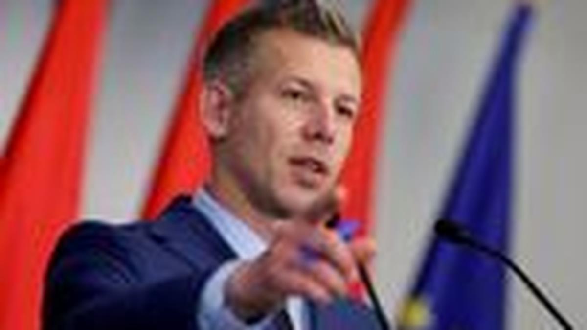 FILE PHOTO: Election winner Peter Magyar speaks during a press conference in Budapest, Hungary, April 20, 2026. REUTERS/Bernadett Szabo/File Photo