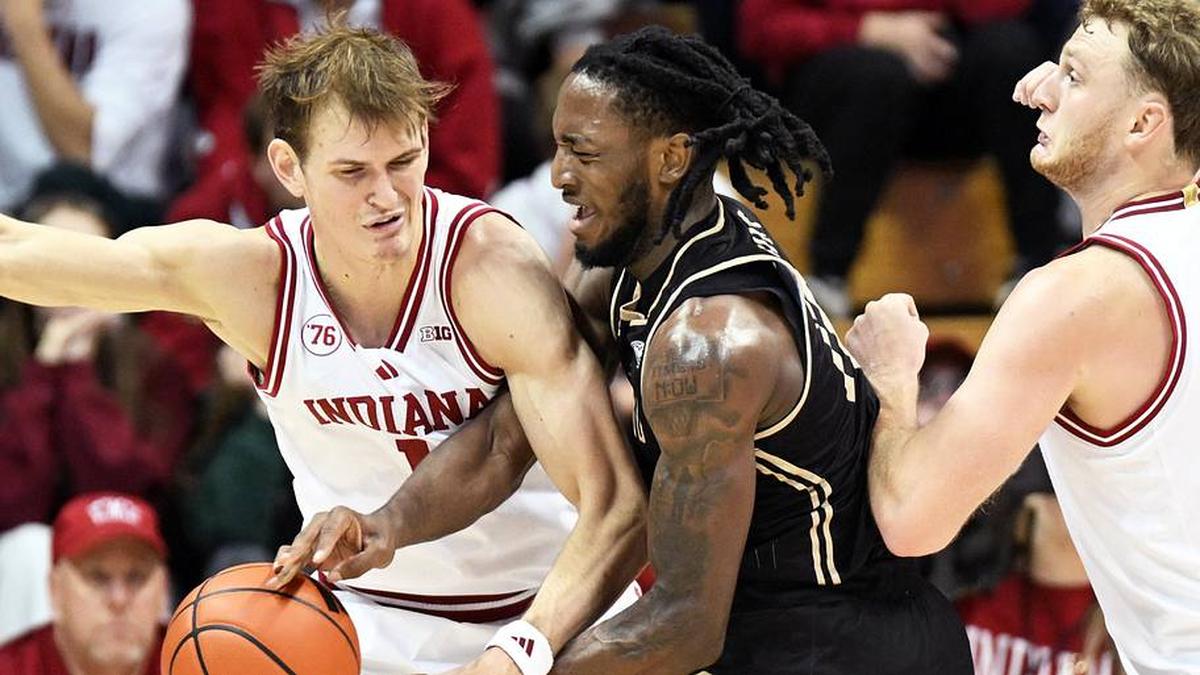  Nov 20, 2025; Bloomington, Indiana, USA; Indiana Hoosiers forward Reed Bailey (1) knocks the ball away from Lindenwood Lions guard Jadis Jones (10) during the first half at Simon Skjodt Assembly Hall. Mandatory Credit: Robert Goddin-Imagn Images | Robert Goddin-Imagn Images 