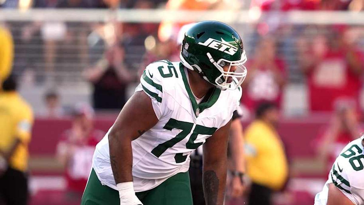  Sep 9, 2024; Santa Clara, California, USA; New York Jets quarterback Aaron Rodgers (8) talks with guards Alijah Vera-Tucker (75) and John Simpson (76) and center Joe Tippmann (66) before a snap against the San Francisco 49ers during the first quarter at Levi's Stadium. Mandatory Credit: Darren Yamashita-Imagn Images | Darren Yamashita-Imagn Images 