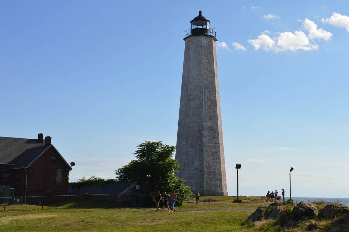  Lighthouse in New Haven, CT. Photo credit: Leudy Espinal from Pixabay 
