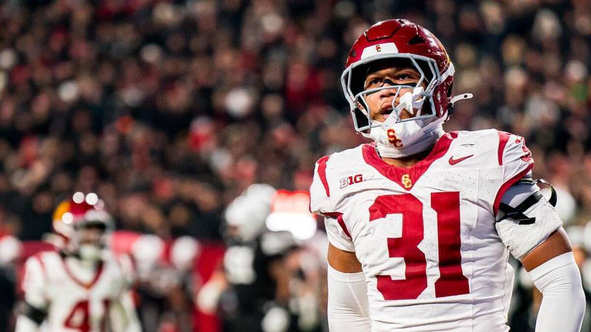  Nov 1, 2025; Lincoln, Nebraska, USA; Southern California Trojans linebacker Jadyn Walker (31) reacts after a stop against the Nebraska Cornhuskers during the fourth quarter at Memorial Stadium. Mandatory Credit: Dylan Widger-Imagn Images | Dylan Widger-Imagn Images 