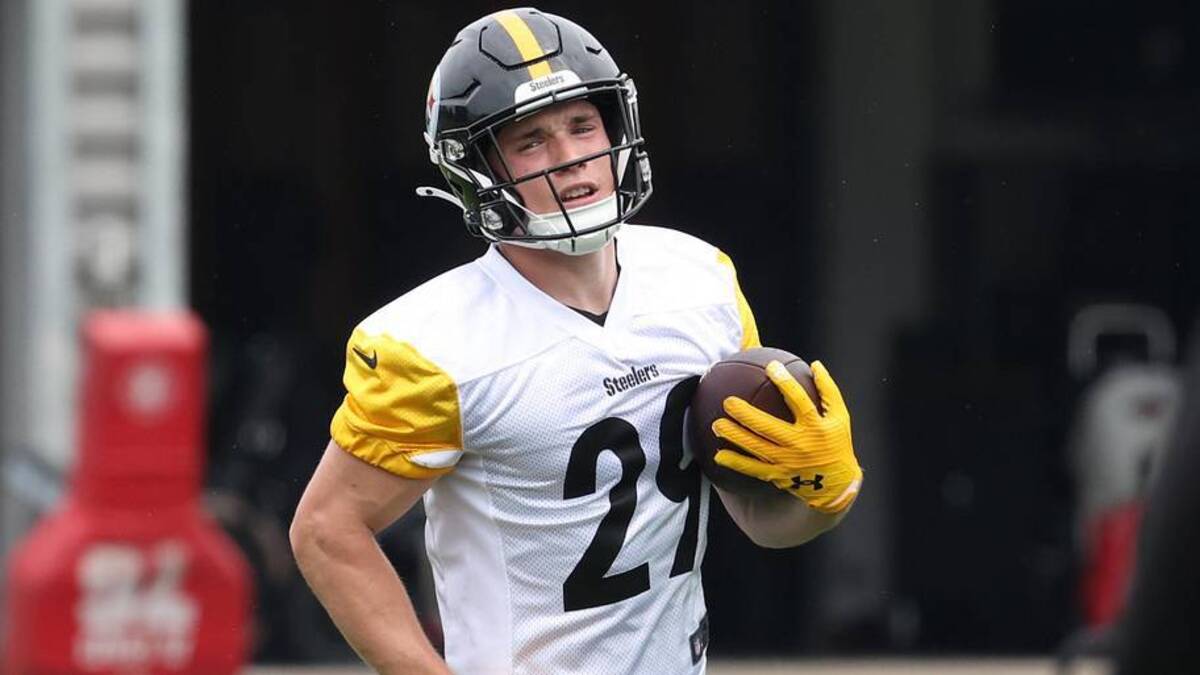  Jun 9, 2026; Pittsburgh, PA, USA; Pittsburgh Steelers running back Eli Heidenreich (29) participates in drills during Minicamp at UPMC Rooney Sports Complex. Mandatory Credit: Charles LeClaire-Imagn Images | Charles LeClaire-Imagn Images 