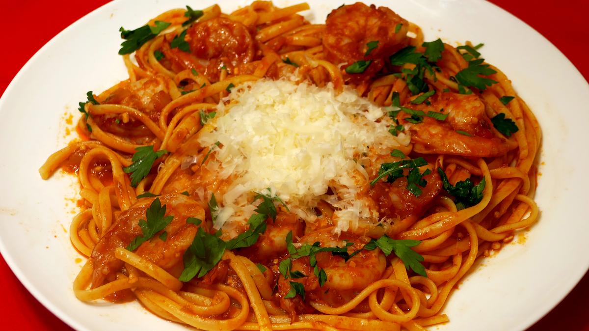 Shrimp with Linguine Fra Diavolo. (Linda Gassenheimer/TNS)