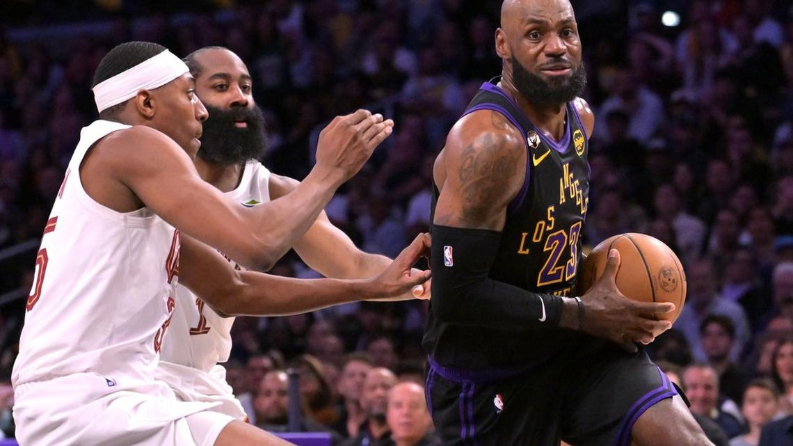 James sets all-time win mark in Lakers’ victory over Cavaliers