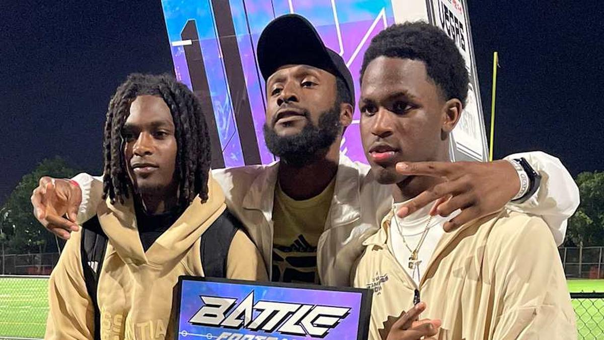  South Florida Express general manager Stafon Dirt and 2027 USC cornerback commits Danny Lang and Aaryn Washington | @_CoachDirt 