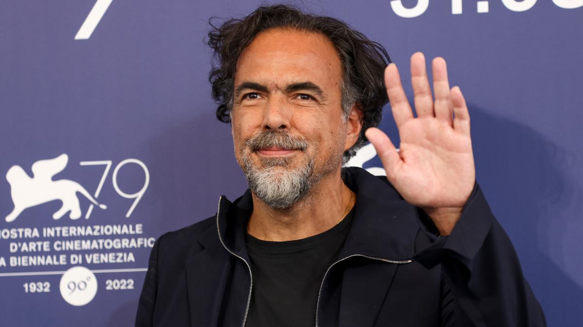 ARCHIVO – Alejandro G. Iñárritu posa en una sesión de la película “Bardo” en la 79ª edición del Festival de Cine de Venecia en Venecia, Italia, el 1 de septiembre de 2022. La película de Iñárritu “Bardo, falsa crónica de unas cuantas verdades” fue anunciada el 29 de septiembre de 2022 como la seleccionada de la Academia Mexicana de Artes y Ciencias Cinematográficas para buscar una nominación al Oscar a mejor película internacional para la 95ª entrega de los Premios de la Academia que se celebrará en marzo de 2023. (Foto Vianney Le Caer/Invision/AP)