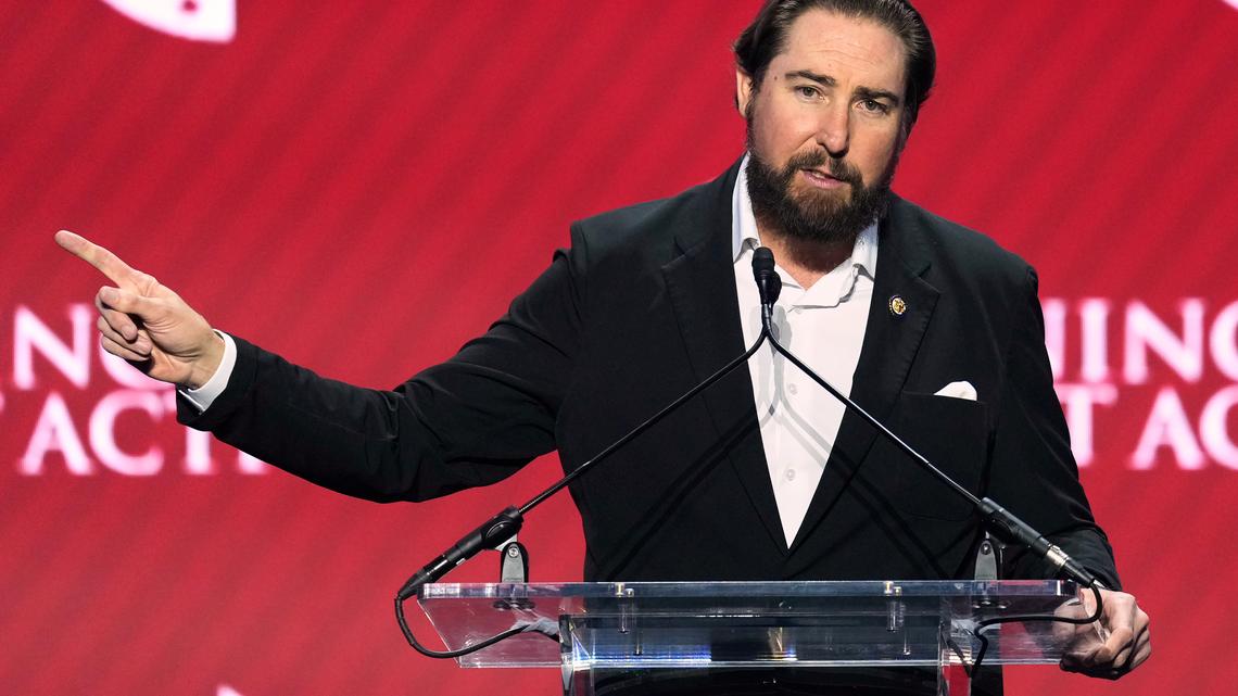 H-1B Visas Could Be Dramatically Slashed Under New Bill 