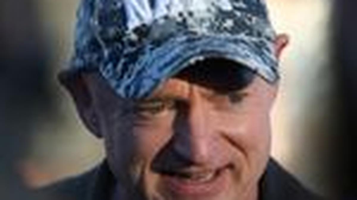 FILE PHOTO: U.S. Senator Mark Kelly (D-AZ) attends a campaign rally ahead of the November 8, 2022 U.S. midterm elections in Phoenix, Arizona, U.S., November 4, 2022. REUTERS/Jim Urquhart/File Photo