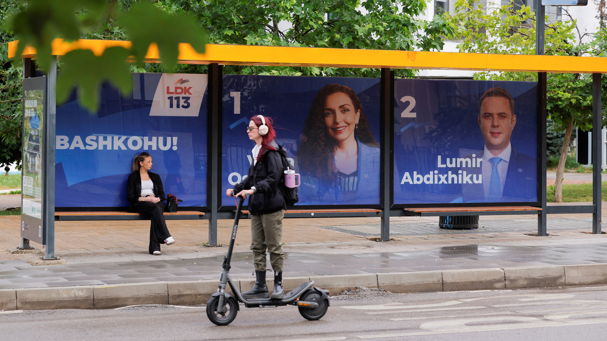 A woman waits at a bus station near the election posters of the Democratic League of Kosovo (LDK) party in Pristina, Kosovo, June 4, 2026. Kosovo is to hold a snap parliamentary election, the third in just over a year, after parliament failed to elect a new head of state. REUTERS/Valdrin Xhemaj