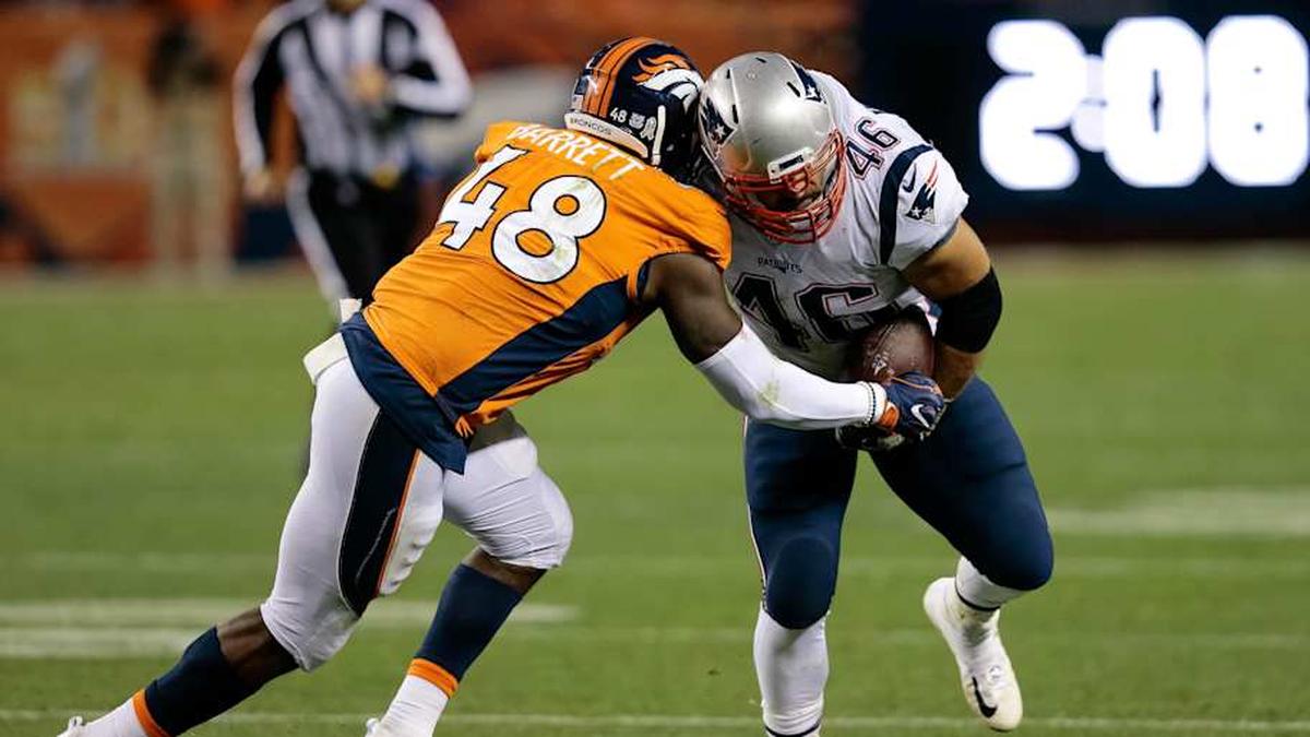 Nov 12, 2017; Denver, CO, USA; Denver Broncos linebacker Shaquil Barrett (48) defends against New England Patriots fullback James Develin (46) in the fourth quarter at Sports Authority Field. Mandatory Credit: Isaiah J. Downing-Imagn Images | Isaiah J. Downing-Imagn Images 