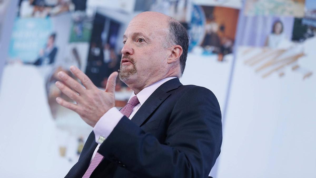  Jim Cramer says AI chip competition is shifting as investor frustration grows over slowing stock momentum, despite massive profits and aggressive buybacks. 