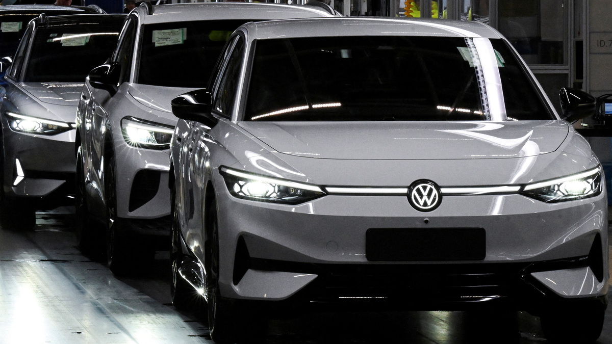 Volkswagen, Porsche shares extend losses following profit warning | Raleigh  News & Observer