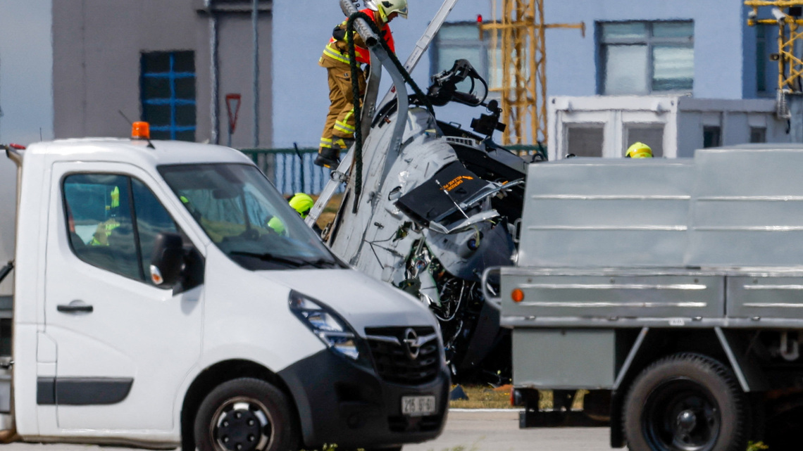 Czech army helicopter with five soldiers on board crashes, one dead 